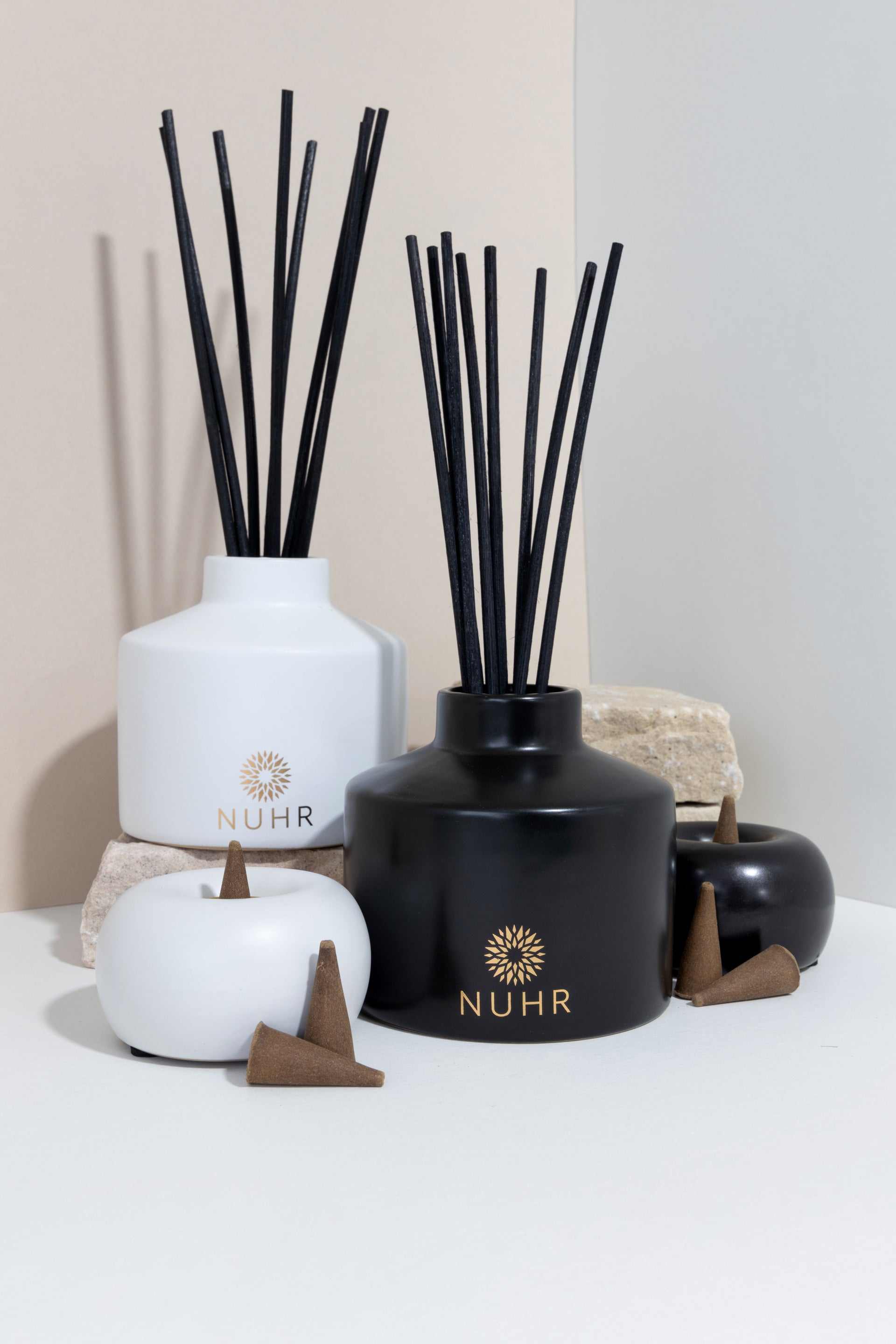 Oud Arabia Reed Diffuser 200ml / 400ml in Black or White Ceramic Holder