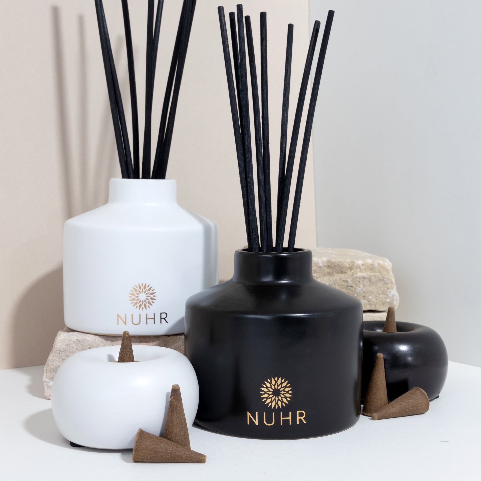 Oud Arabia Reed Diffuser 200ml / 400ml in Black or White Ceramic Holder